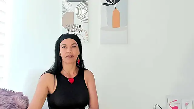 Evawalker  online show from 10.18.25