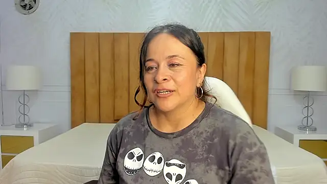 Daphne81  online show from 01.29.25