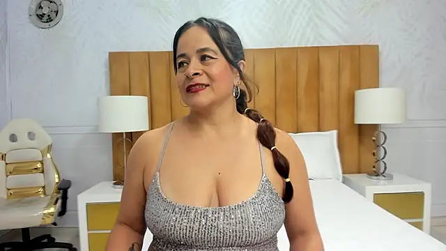 Daphne81  online show from 02.06.25