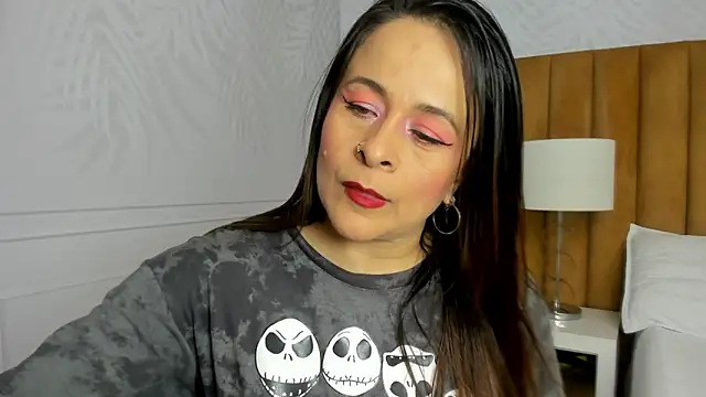 Daphne81  online show from 02.21.25