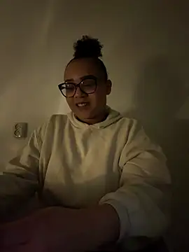 Snapshot of BaddieMelanie chatting on 02.27.26 BaddieMelanie online show from 02.27.26
