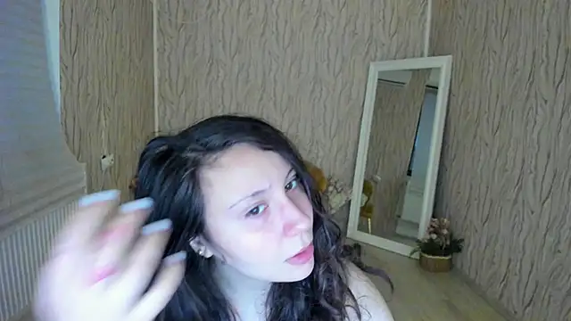 Snapshot of AishaRouhi chatting on 01.03.25 AishaRouhi online show from 01.03.25