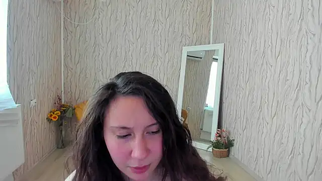 Snapshot of AishaRouhi chatting on 01.13.25 AishaRouhi online show from 01.13.25