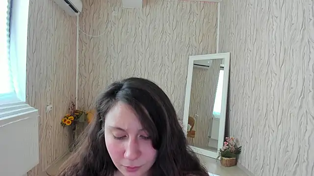 Snapshot of AishaRouhi chatting on 01.18.25 AishaRouhi online show from 01.18.25
