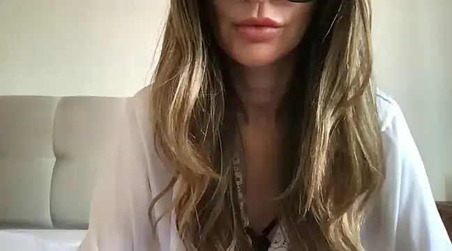 paolajonez online show from 12.18.24