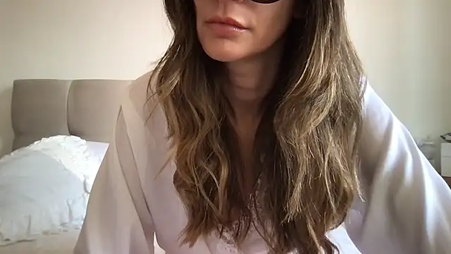 paolajonez online show from 03.06.25