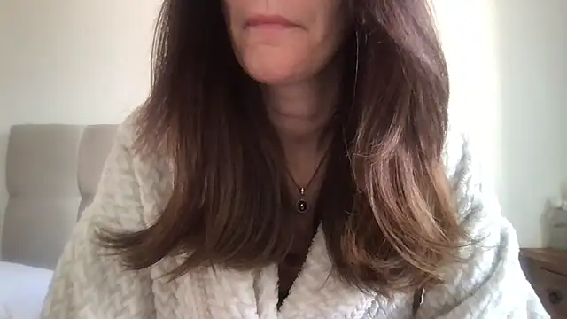 paolajonez online show from 10.25.25