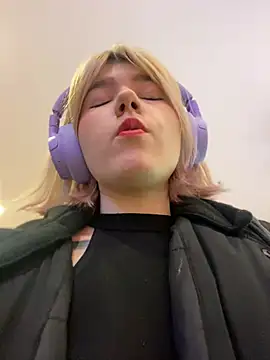 Snapshot of Baby__Naughty chatting on 12.19.24 Baby Naughty online show from 12.19.24