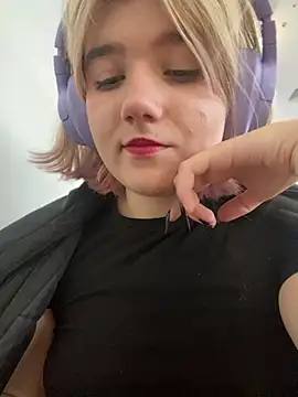 Snapshot of Baby__Naughty chatting on 12.20.24 Baby Naughty online show from 12.20.24