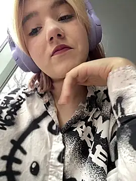 Snapshot of Baby__Naughty chatting on 03.13.25 Baby Naughty online show from 03.13.25