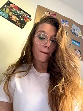 Snapshot of Lalalynn chatting on 11.09.25 Lalalynn online show from 11.09.25