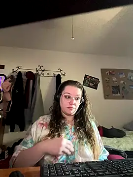 Snapshot of Lalalynn chatting on 11.11.25 Lalalynn online show from 11.11.25