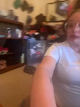 Snapshot of Lalalynn chatting on 11.12.25 Lalalynn online show from 11.12.25