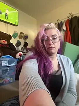 Snapshot of Lalalynn chatting on 12.02.25 Lalalynn online show from 12.02.25