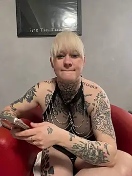 poussichienne online show from 02.23.25