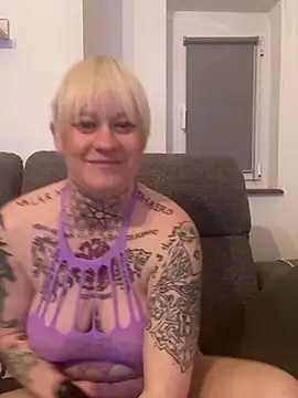 poussichienne online show from 03.03.25