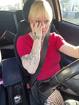 poussichienne online show from 03.04.25