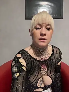 poussichienne online show from 03.08.25