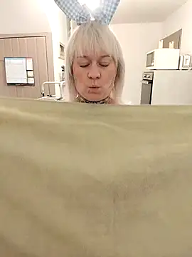 poussichienne online show from 02.21.26