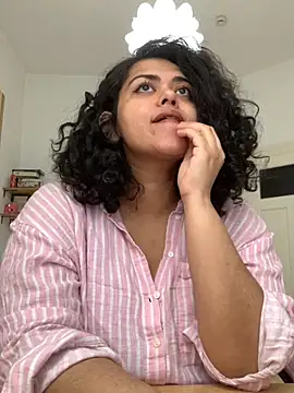 Curvydesifromgermany online show from 10.15.25