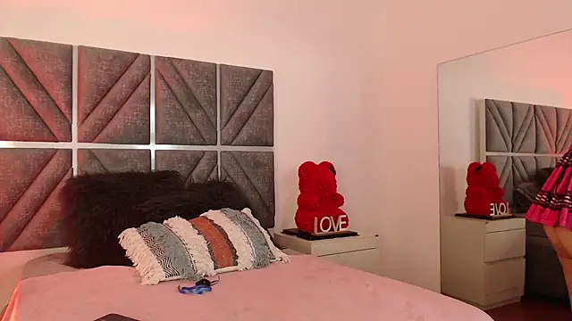 Laura Dicardy online show from 10.25.25