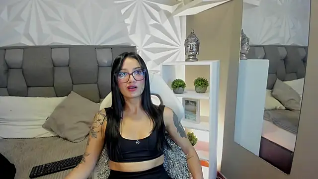 Snapshot of mariiana-diaz chatting on 03.04.26 mariiana-diaz online show from 03.04.26