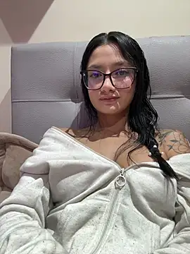 Snapshot of mariiana-diaz chatting on 03.23.26 mariiana-diaz online show from 03.23.26