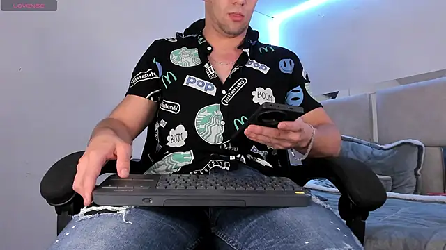 Snapshot of Damon_Bakert chatting on 02.08.25 Damon Bakert online show from 02.08.25