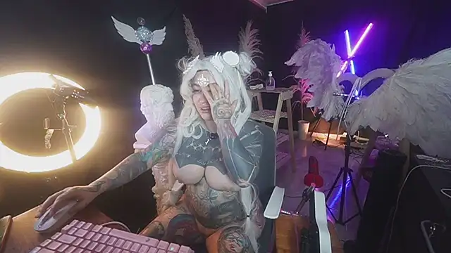 Snapshot of angelacianuro_ chatting on 10.17.25 angelacianuro  online show from 10.17.25