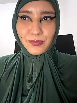 hannahayat online show from 10.25.25