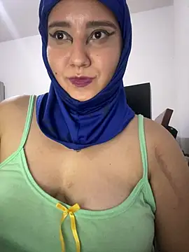 Snapshot of hannahayat chatting on 06.20.26 hannahayat online show from 06.20.26