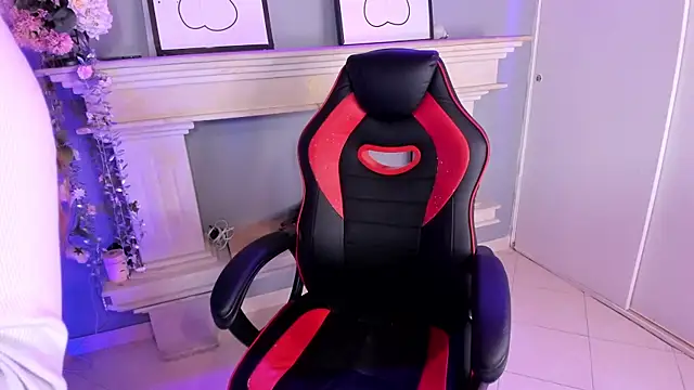 Snapshot of tiffany_becker chatting on 03.18.25 tiffany becker online show from 03.18.25