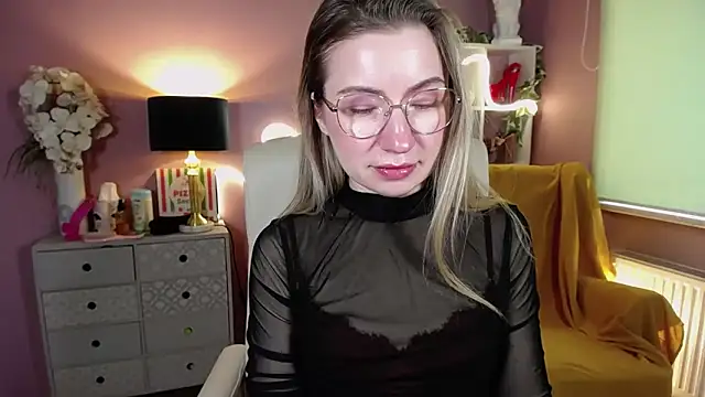 Snapshot of Mia_Tasty chatting on 02.08.25 Mia Tasty online show from 02.08.25