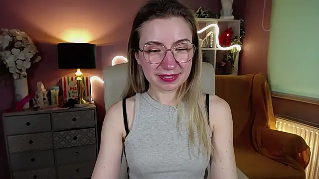 Snapshot of Mia_Tasty chatting on 02.15.25 Mia Tasty online show from 02.15.25