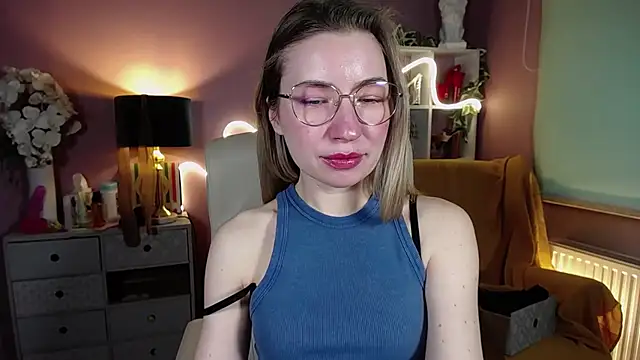 Snapshot of Mia_Tasty chatting on 02.16.25 Mia Tasty online show from 02.16.25