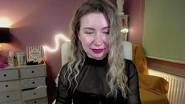 Snapshot of Mia_Tasty chatting on 02.25.25 Mia Tasty online show from 02.25.25