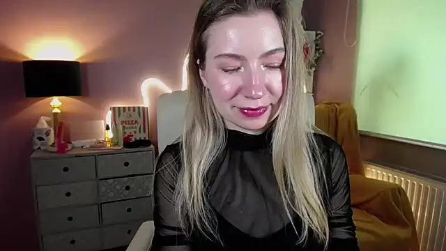 Snapshot of Mia_Tasty chatting on 03.12.25 Mia Tasty online show from 03.12.25