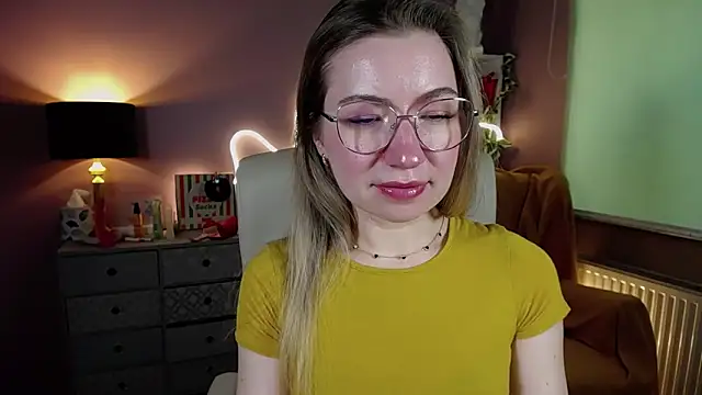 Snapshot of Mia_Tasty chatting on 03.17.25 Mia Tasty online show from 03.17.25