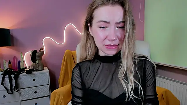 Snapshot of Mia_Tasty chatting on 09.17.25 Mia Tasty online show from 09.17.25