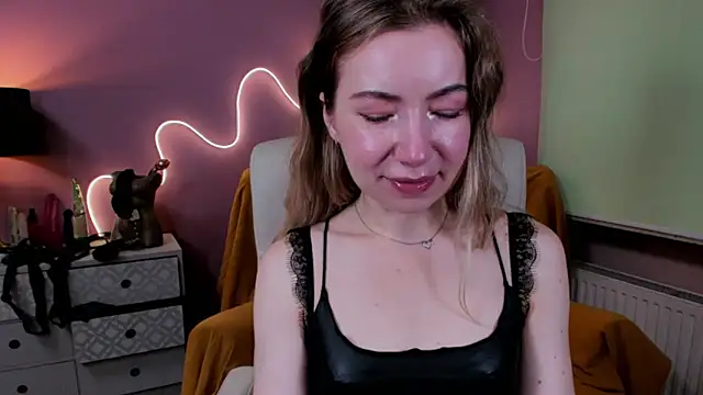 Snapshot of Mia_Tasty chatting on 09.19.25 Mia Tasty online show from 09.19.25