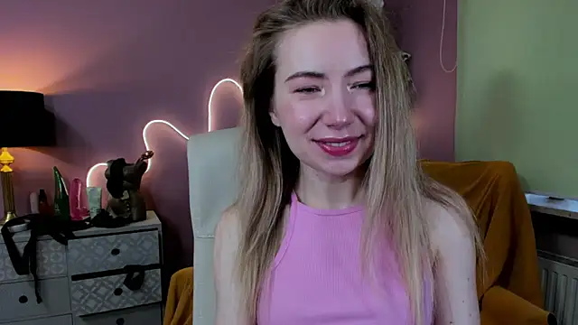 Snapshot of Mia_Tasty chatting on 09.28.25 Mia Tasty online show from 09.28.25