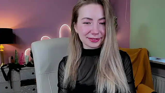 Snapshot of Mia_Tasty chatting on 10.01.25 Mia Tasty online show from 10.01.25