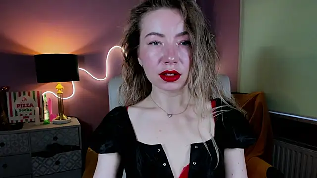 Snapshot of Mia_Tasty chatting on 10.31.25 Mia Tasty online show from 10.31.25