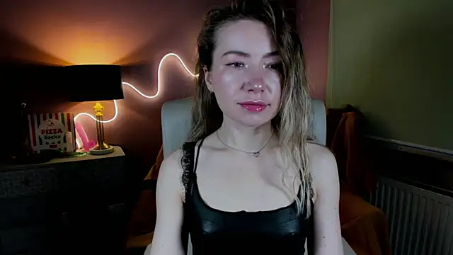 Snapshot of Mia_Tasty chatting on 12.05.25 Mia Tasty online show from 12.05.25