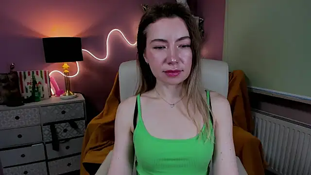 Snapshot of Mia_Tasty chatting on 12.19.25 Mia Tasty online show from 12.19.25