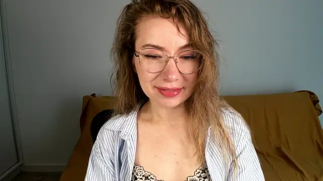 Snapshot of Mia_Tasty chatting on 07.16.26 Mia Tasty online show from 07.16.26