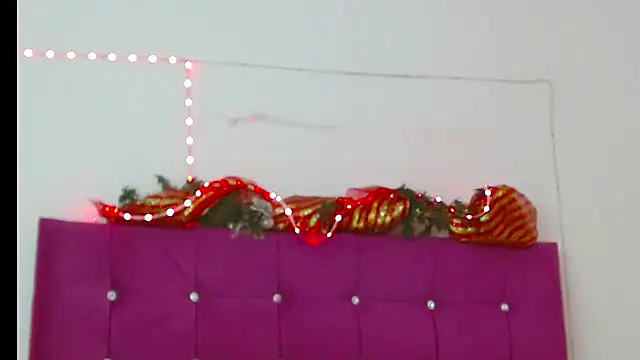 Snapshot of chantalsemenova1 chatting on 12.20.24 chantalsemenova1 online show from 12.20.24