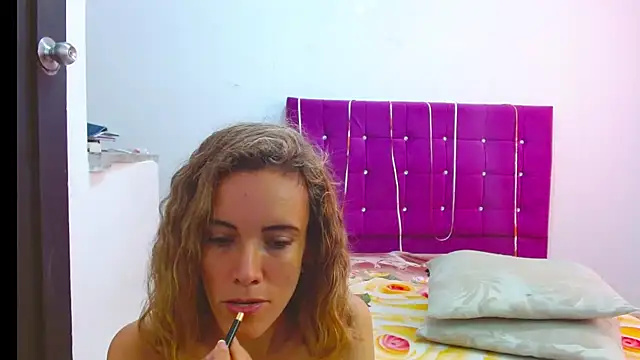 Snapshot of chantalsemenova1 chatting on 03.18.25 chantalsemenova1 online show from 03.18.25
