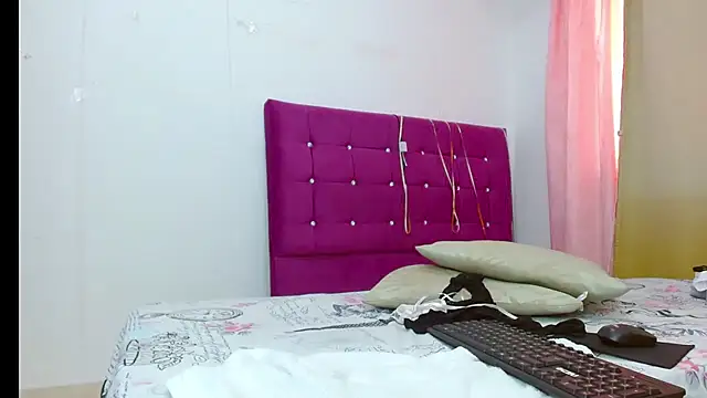 chantalsemenova1 online show from 10.24.25