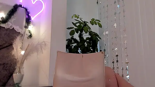 BonnieCute  online show from 12.11.24